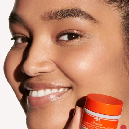 Origins Ginzing™ Vitamin C Eye Cream to Brighten and Depuff 15ml - Imagen 4