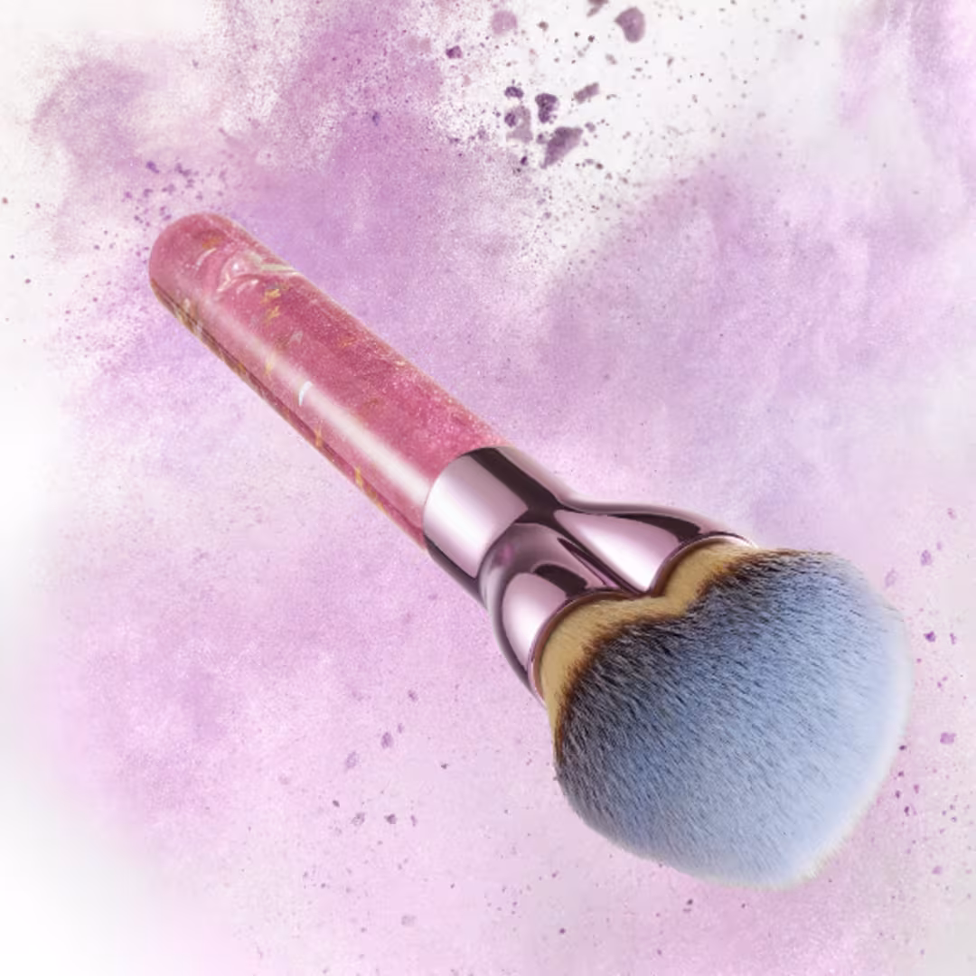 IT Brushes For ULTA Airbrush Limited Edition Love Is The Foundation Brush - Imagen 2